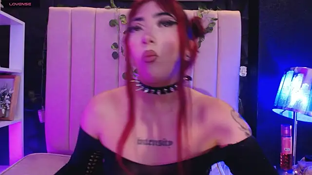 Snapshot of Mia_Rinn chatting on December 2024 04:17:01 PM Mia Rinn online show from December 2024 04:17:01 PM