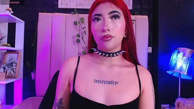 Snapshot of Mia_Rinn chatting on December 2024 01:39:02 PM Mia Rinn online show from December 2024 01:39:02 PM