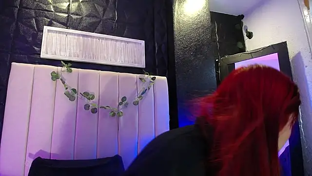 Snapshot of Mia_Rinn chatting on December 2024 01:28:02 PM Mia Rinn online show from December 2024 01:28:02 PM