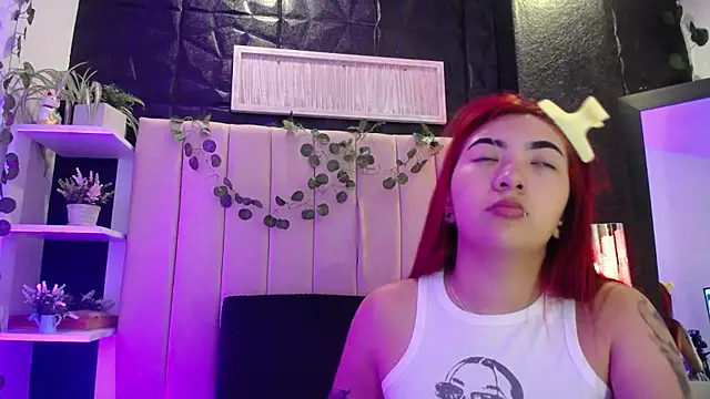 Snapshot of Mia_Rinn chatting on January 2025 01:09:01 PM Mia Rinn online show from January 2025 01:09:01 PM