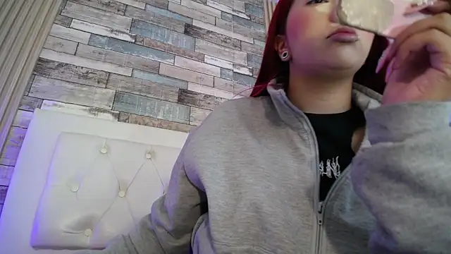 Snapshot of Mia_Rinn chatting on January 2025 12:47:02 PM Mia Rinn online show from January 2025 12:47:02 PM