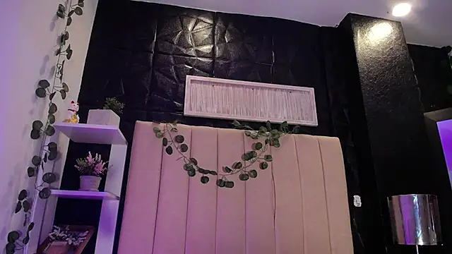 Snapshot of Mia_Rinn chatting on January 2025 04:02:01 PM Mia Rinn online show from January 2025 04:02:01 PM