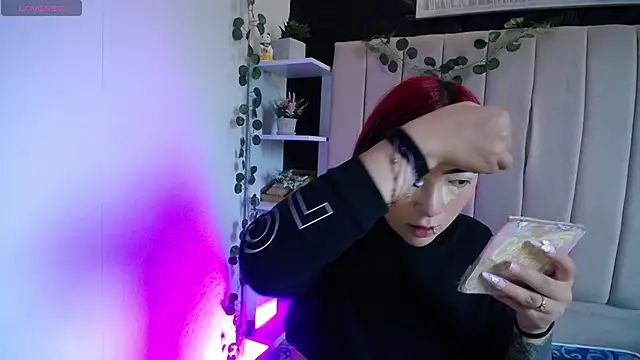 Snapshot of Mia_Rinn chatting on January 2025 01:47:01 PM Mia Rinn online show from January 2025 01:47:01 PM