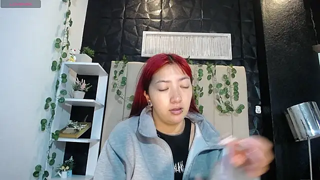 Snapshot of Mia_Rinn chatting on January 2025 12:58:02 PM Mia Rinn online show from January 2025 12:58:02 PM