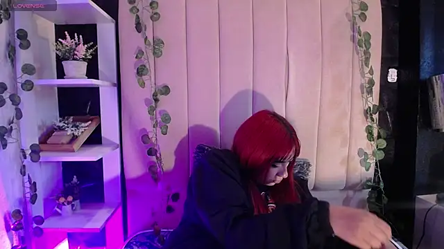 Snapshot of Mia_Rinn chatting on January 2025 04:30:01 PM Mia Rinn online show from January 2025 04:30:01 PM