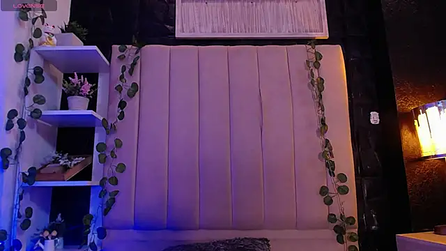 Snapshot of Mia_Rinn chatting on January 2025 06:57:02 PM Mia Rinn online show from January 2025 06:57:02 PM