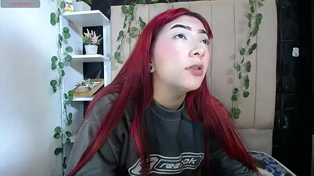 Snapshot of Mia_Rinn chatting on February 2025 01:11:01 PM Mia Rinn online show from February 2025 01:11:01 PM