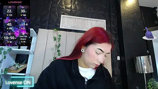 Snapshot of Mia_Rinn chatting on February 2025 01:43:02 PM Mia Rinn online show from February 2025 01:43:02 PM