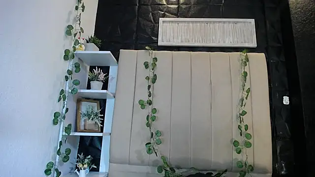 Snapshot of Mia_Rinn chatting on February 2025 01:01:01 PM Mia Rinn online show from February 2025 01:01:01 PM