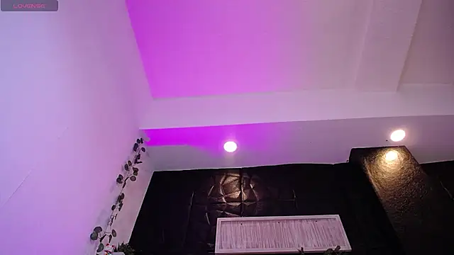 Snapshot of Mia_Rinn chatting on February 2025 04:00:02 PM Mia Rinn online show from February 2025 04:00:02 PM