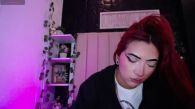 Snapshot of Mia_Rinn chatting on February 2025 07:02:02 PM Mia Rinn online show from February 2025 07:02:02 PM