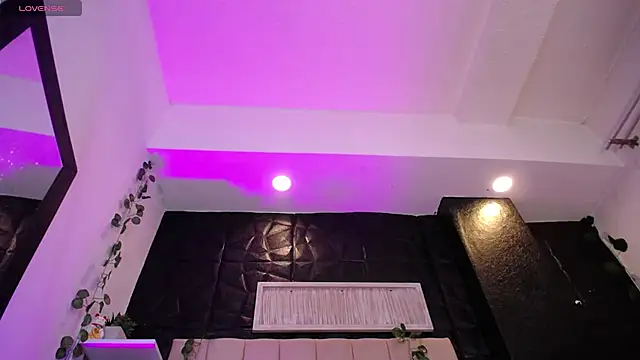 Snapshot of Mia_Rinn chatting on February 2025 07:12:02 PM Mia Rinn online show from February 2025 07:12:02 PM