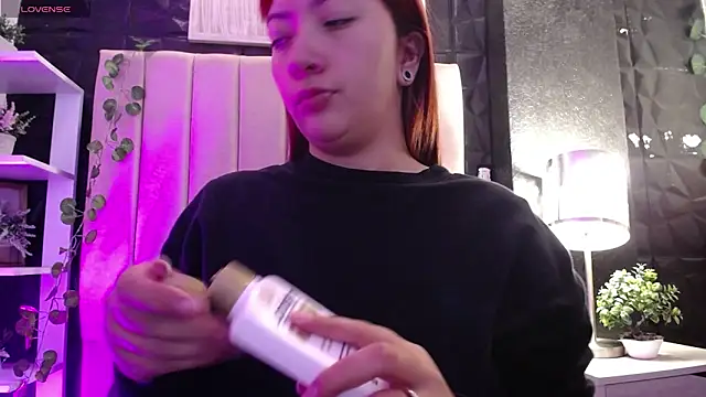 Snapshot of Mia_Rinn chatting on February 2025 01:00:02 PM Mia Rinn online show from February 2025 01:00:02 PM