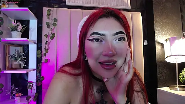 Snapshot of Mia_Rinn chatting on February 2025 07:52:01 PM Mia Rinn online show from February 2025 07:52:01 PM