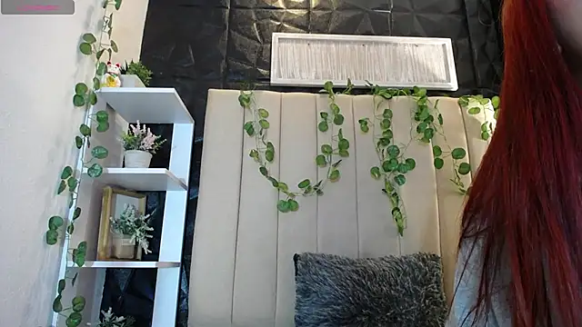 Snapshot of Mia_Rinn chatting on February 2025 05:27:01 PM Mia Rinn online show from February 2025 05:27:01 PM