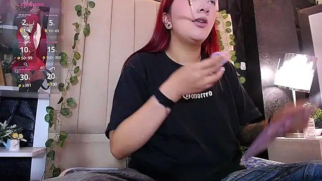 Snapshot of Mia_Rinn chatting on February 2025 01:31:02 PM Mia Rinn online show from February 2025 01:31:02 PM