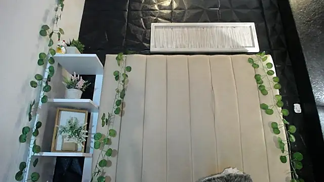 Snapshot of Mia_Rinn chatting on February 2025 03:59:02 PM Mia Rinn online show from February 2025 03:59:02 PM