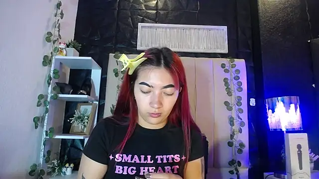 Snapshot of Mia_Rinn chatting on March 2025 01:18:02 PM Mia Rinn online show from March 2025 01:18:02 PM