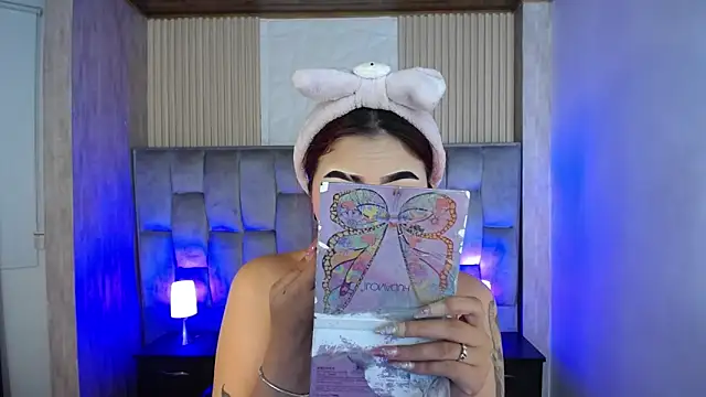 Snapshot of Mia_Rinn chatting on October 2025 03:02:02 PM Mia Rinn online show from October 2025 03:02:02 PM