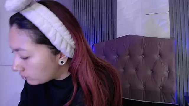 Snapshot of Mia_Rinn chatting on November 2025 01:55:02 PM Mia Rinn online show from November 2025 01:55:02 PM