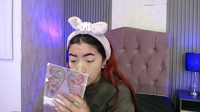 Snapshot of Mia_Rinn chatting on November 2025 01:56:02 PM Mia Rinn online show from November 2025 01:56:02 PM