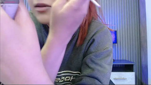 Snapshot of Mia_Rinn chatting on November 2025 02:05:02 PM Mia Rinn online show from November 2025 02:05:02 PM