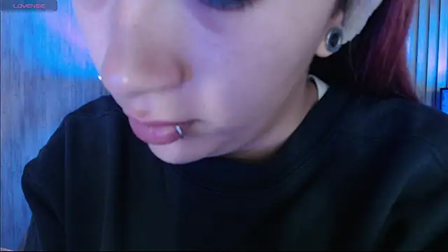 Snapshot of Mia_Rinn chatting on November 2025 01:43:01 PM Mia Rinn online show from November 2025 01:43:01 PM