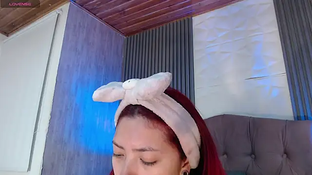 Snapshot of Mia_Rinn chatting on December 2025 02:11:01 PM Mia Rinn online show from December 2025 02:11:01 PM