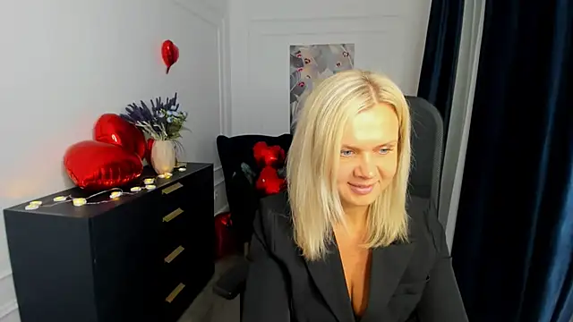 AgathaKlouin online show from February 2026 11:07:01 AM