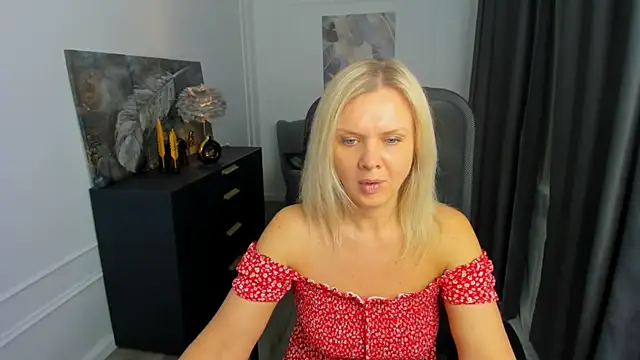 AgathaKlouin online show from March 2026 07:25:01 PM