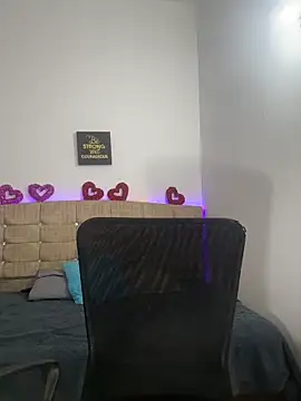 Alice Summer1 online show from December 2025 11:00:01 PM