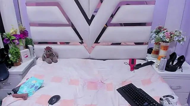 Avi Thomsonn online show from December 2024 11:43:02 PM