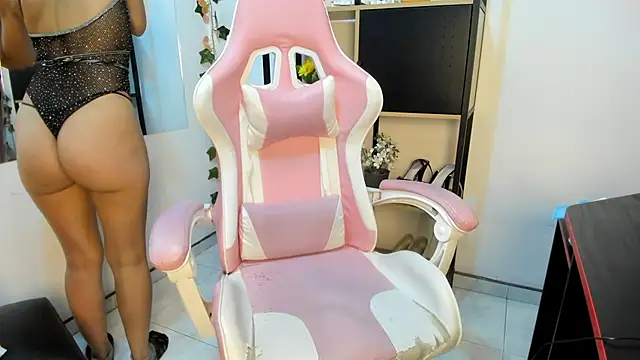 Snapshot of Avi_Thomsonn chatting on February 2026 03:53:02 PM Avi Thomsonn online show from February 2026 03:53:02 PM