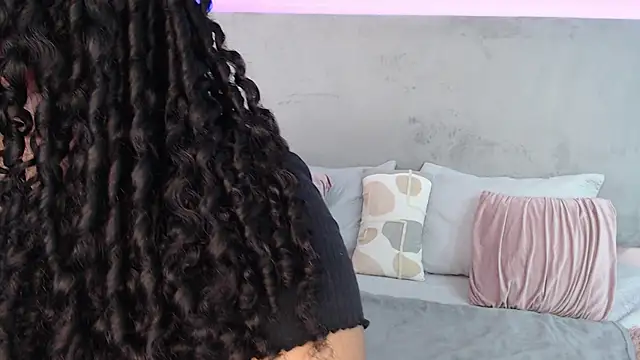 Snapshot of Miley_Collins chatting on December 2024 07:00:01 PM Miley Collins online show from December 2024 07:00:01 PM