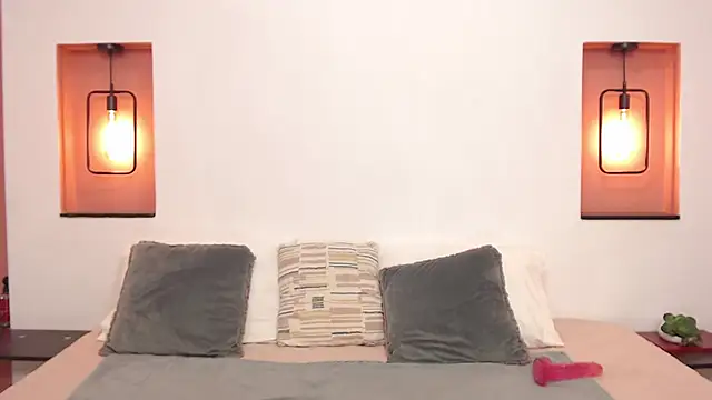 Snapshot of Miley_Collins chatting on December 2024 04:20:02 PM Miley Collins online show from December 2024 04:20:02 PM