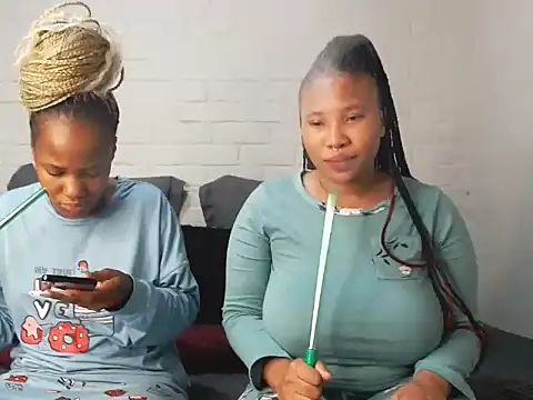 Snapshot of DrippinCaramelCutie chatting on January 2025 02:29:01 AM DrippinCaramelCutie online show from January 2025 02:29:01 AM