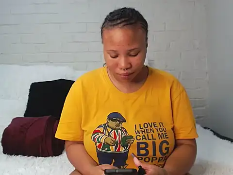 Snapshot of DrippinCaramelCutie chatting on February 2025 09:03:02 PM DrippinCaramelCutie online show from February 2025 09:03:02 PM