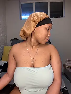 Snapshot of DrippinCaramelCutie chatting on November 2025 09:36:01 PM DrippinCaramelCutie online show from November 2025 09:36:01 PM