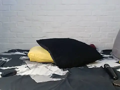 Snapshot of DrippinCaramelCutie chatting on November 2025 06:45:02 AM DrippinCaramelCutie online show from November 2025 06:45:02 AM