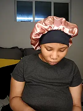 Snapshot of DrippinCaramelCutie chatting on November 2025 01:28:02 AM DrippinCaramelCutie online show from November 2025 01:28:02 AM