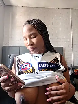 Snapshot of DrippinCaramelCutie chatting on February 2026 11:58:02 AM DrippinCaramelCutie online show from February 2026 11:58:02 AM