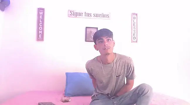 Snapshot of harrytomson_1 chatting on December 2024 05:31:01 PM harrytomson 1 online show from December 2024 05:31:01 PM