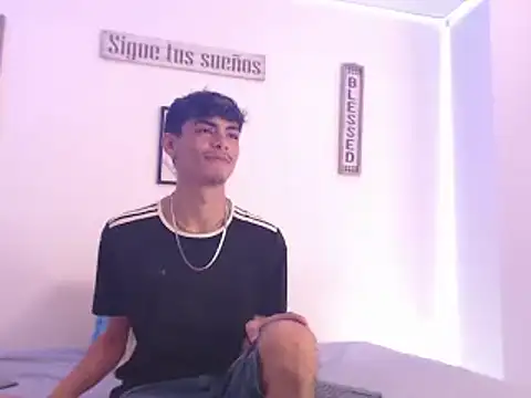 Snapshot of harrytomson_1 chatting on December 2024 06:16:02 PM harrytomson 1 online show from December 2024 06:16:02 PM