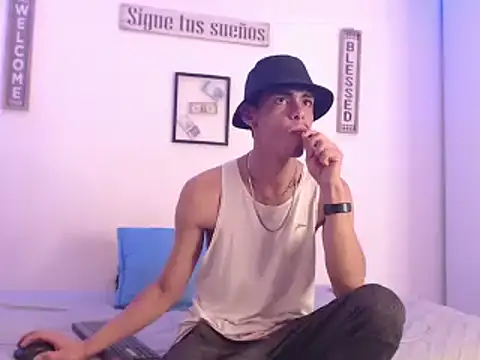 Snapshot of harrytomson_1 chatting on December 2024 04:27:02 AM harrytomson 1 online show from December 2024 04:27:02 AM