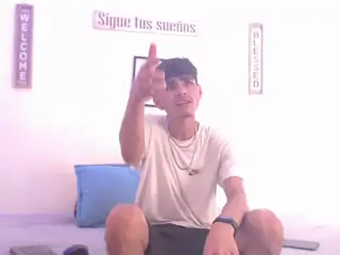 Snapshot of harrytomson_1 chatting on January 2025 07:45:02 PM harrytomson 1 online show from January 2025 07:45:02 PM