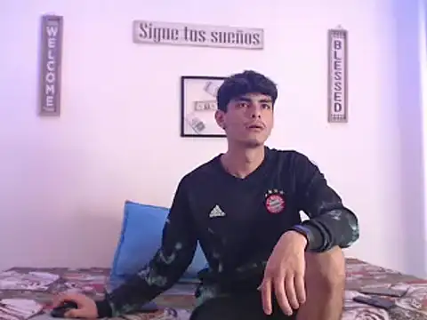 Snapshot of harrytomson_1 chatting on January 2025 10:56:01 PM harrytomson 1 online show from January 2025 10:56:01 PM