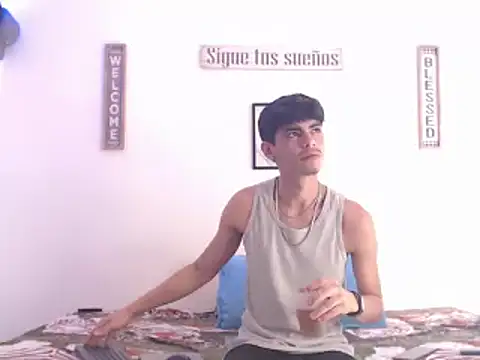 Snapshot of harrytomson_1 chatting on January 2025 01:49:01 PM harrytomson 1 online show from January 2025 01:49:01 PM