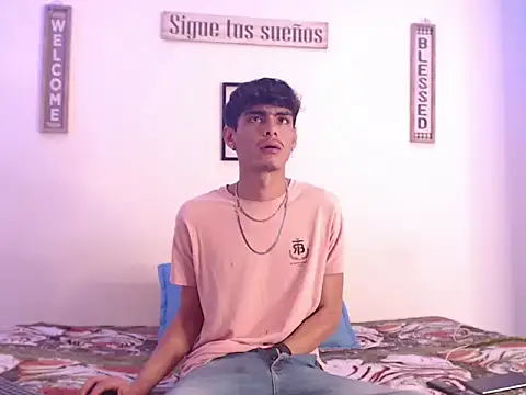 Snapshot of harrytomson_1 chatting on January 2025 04:37:01 AM harrytomson 1 online show from January 2025 04:37:01 AM