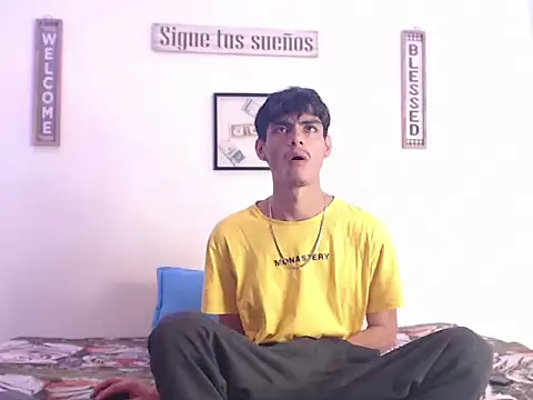 Snapshot of harrytomson_1 chatting on January 2025 06:52:01 PM harrytomson 1 online show from January 2025 06:52:01 PM