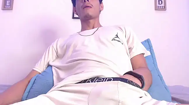 Snapshot of harrytomson_1 chatting on February 2025 08:28:02 AM harrytomson 1 online show from February 2025 08:28:02 AM